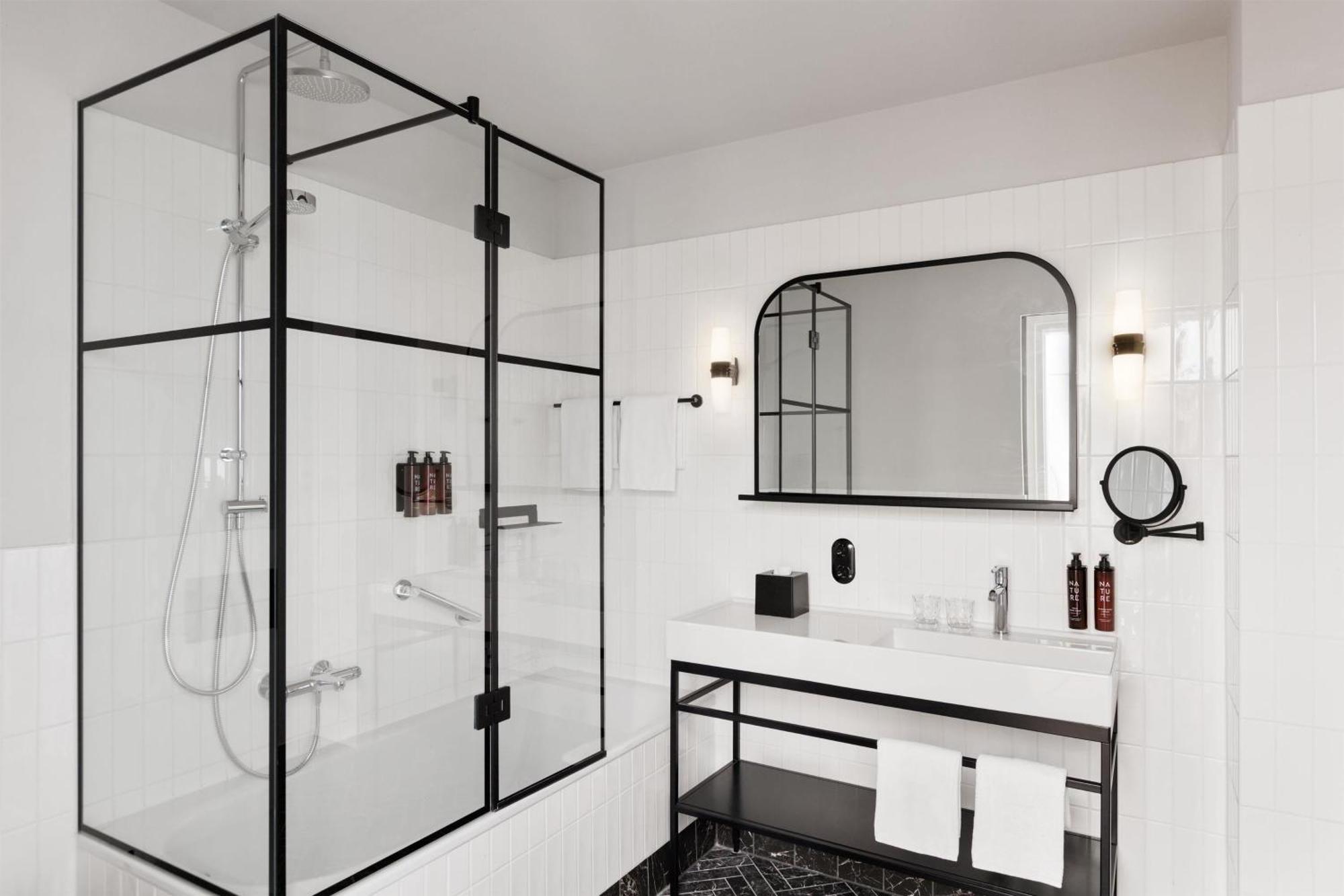Hotel Astoria Vienna, Curio Collection By Hilton Buitenkant foto