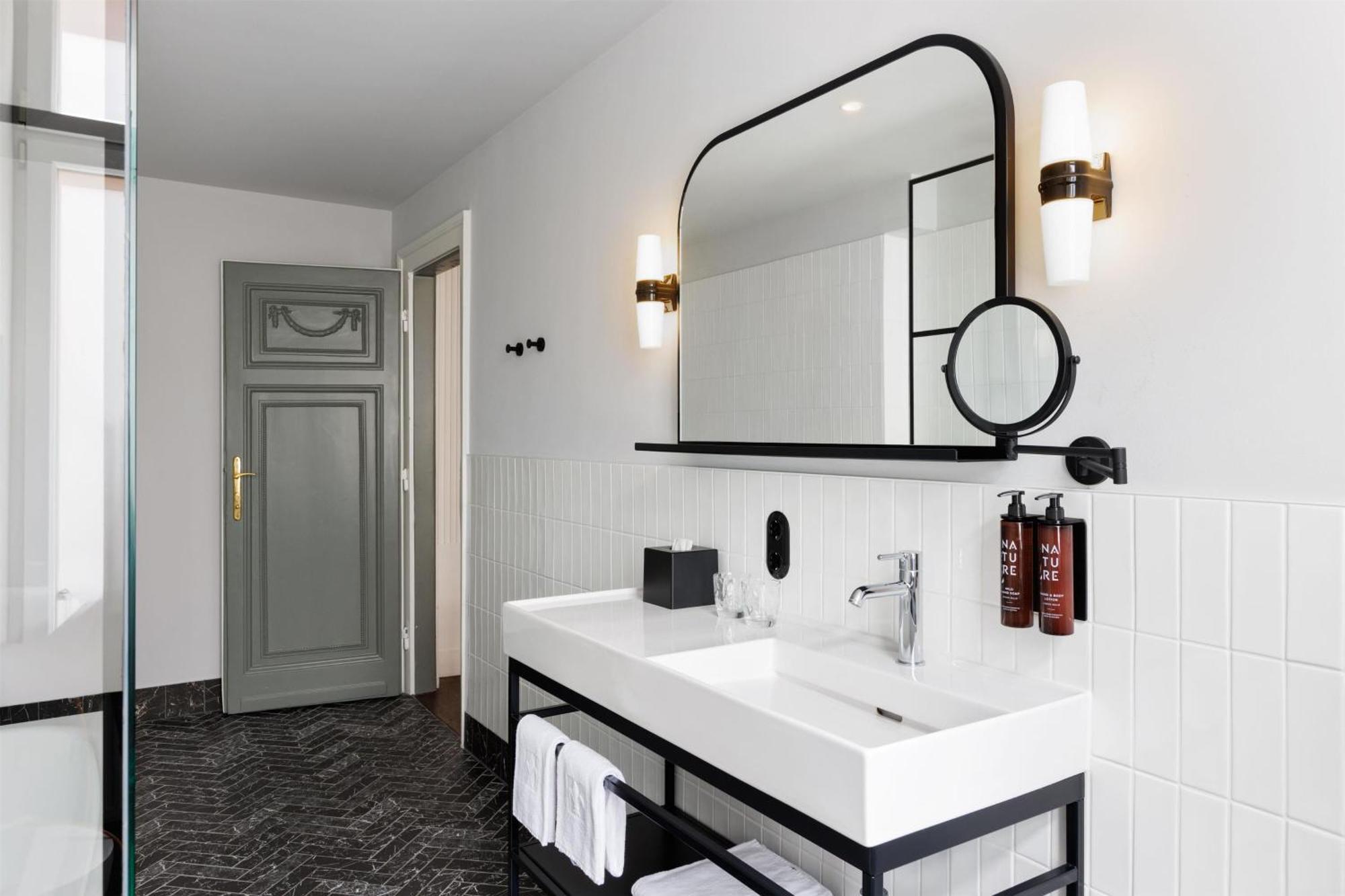 Hotel Astoria Vienna, Curio Collection By Hilton Buitenkant foto